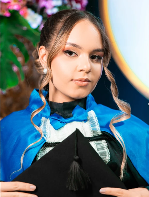 Anna Livia na formatura da pós-graduação